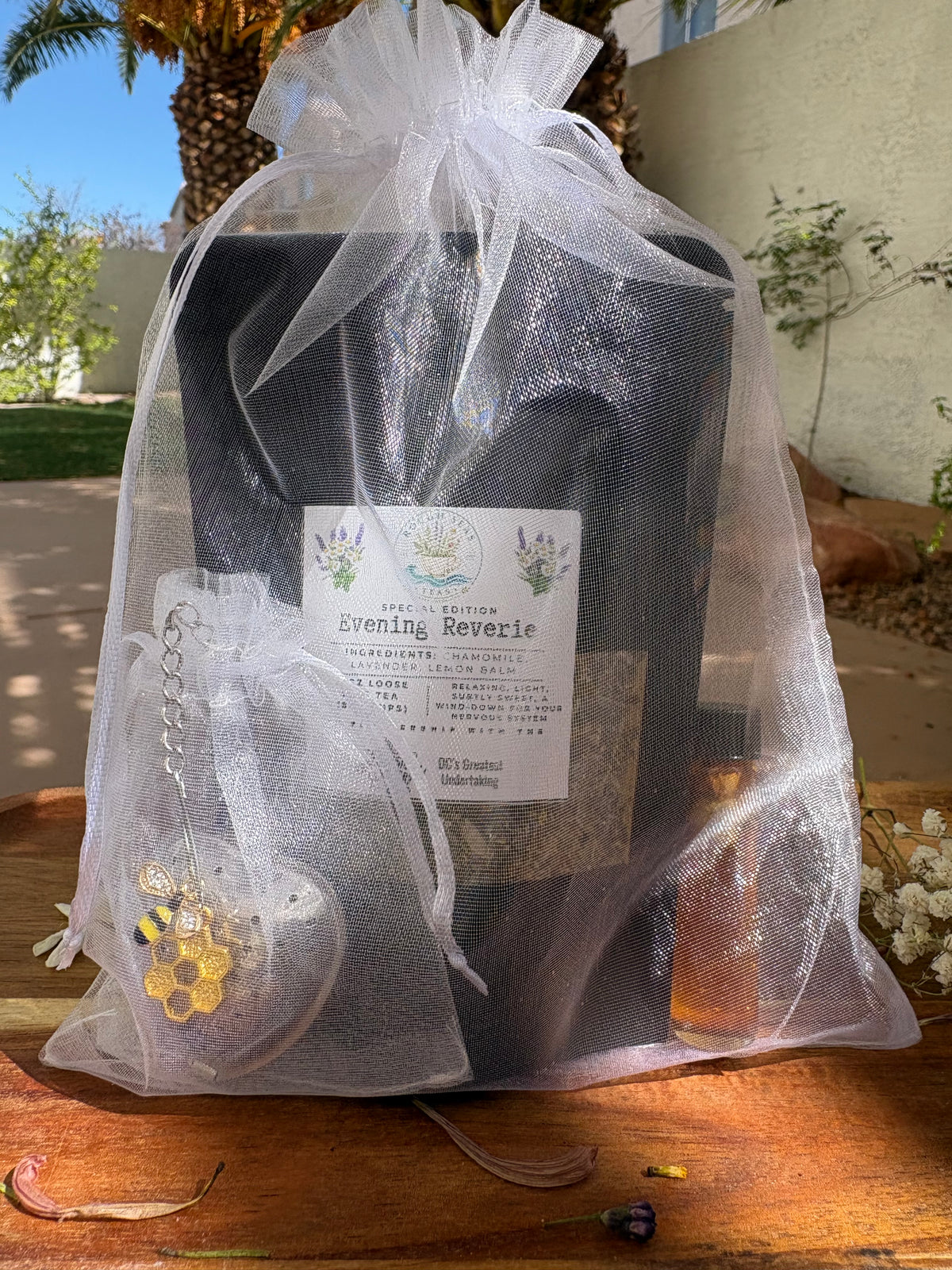 The Petite Botanical Tea Ritual Gift Bag